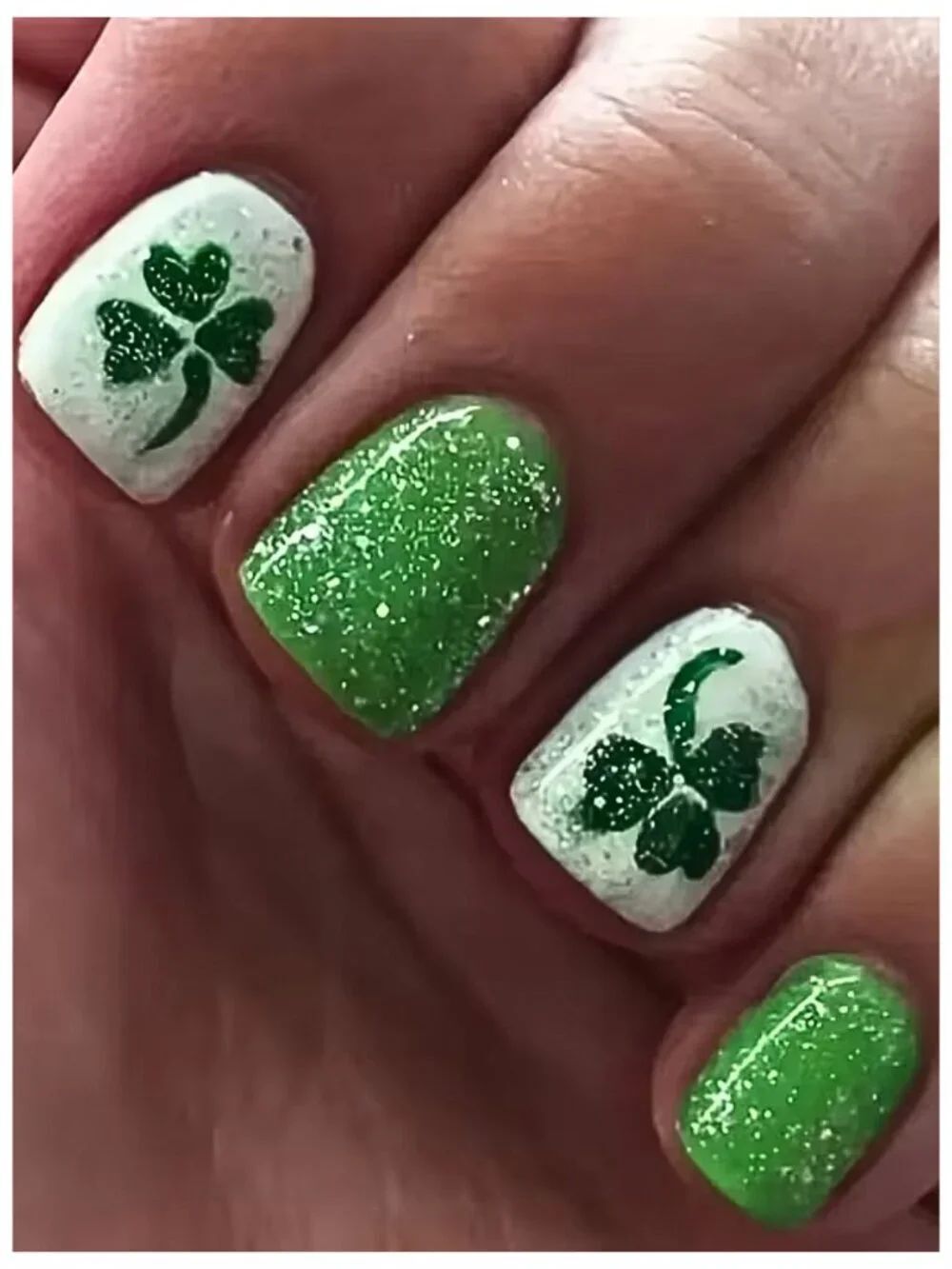 NWT St. Patrick's Day Glitter Shamrock Press on Nails Green White 24-Pack